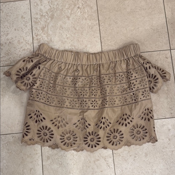 Sea New York Elegant Tan Eyelet off shoulder top - Picture 1 of 2